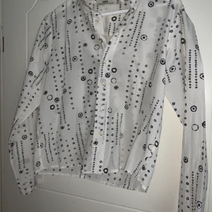 Jättefin blus från HOPE! - Blusen är från Hope och i ett så skönt material!✨