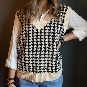 Snygg väst från ByAnastasia - Väst från ByAnastasia. Storlek S, aldrig använd! Köpt för 399, säljer för 300 inkl frakt