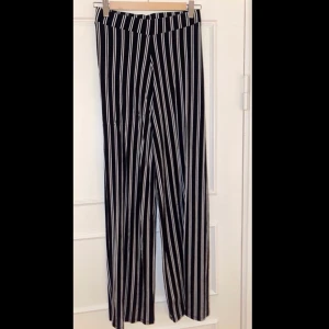 Raka byxor - Racka randiga byxor