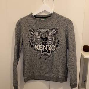 Väldigt fint tröja från kenzo i storlek M ( blir perfekt om ni har storlek S) om någon är intressant kan skriva
