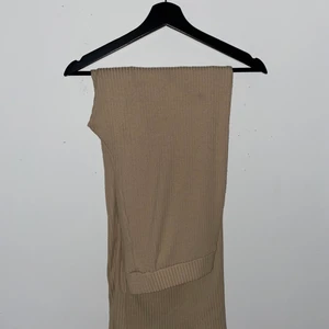 Vida ribbade byxor -  Vidare hittade byxor i storlek XL, snygg färg beige, Har bara använt ett par gånger, är ungefär ett år gamla.