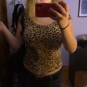 så fin topp - litet hål på sidan lätt att sy ihåp,stretchig💓