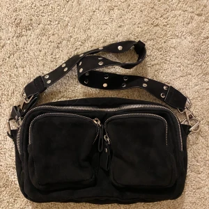 Väska  - Väska från Gina tricot.