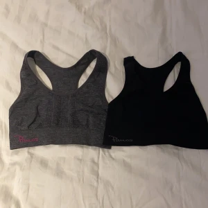 Sport-bh  - 2st sprortbh. Vet inte redigt vart dem kommer ifrån. En för 50 eller båda för 70💗