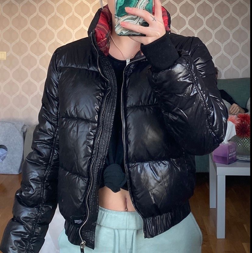 Super fin jacka från sixth june. Storlek S. Andvänd ca 2 gånger så den är i bra skick! Köpt för ca 1000kr🥰💗. Jackor.