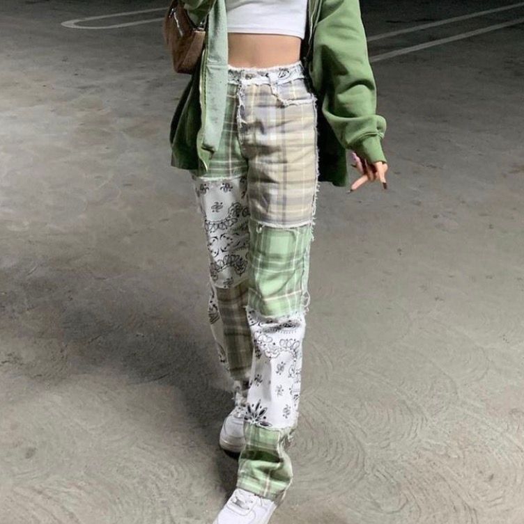 asballa patchwork jeans ifrån jaded london! endast använda en gång. sååå snygga och blivit slutsålda flera gånger på deras hemsida! orginalpris: 700kr + frakt, moms och tull. köparn står för frakt (64kr) 💚 budgivning om fler är intresserade . Jeans & Byxor.