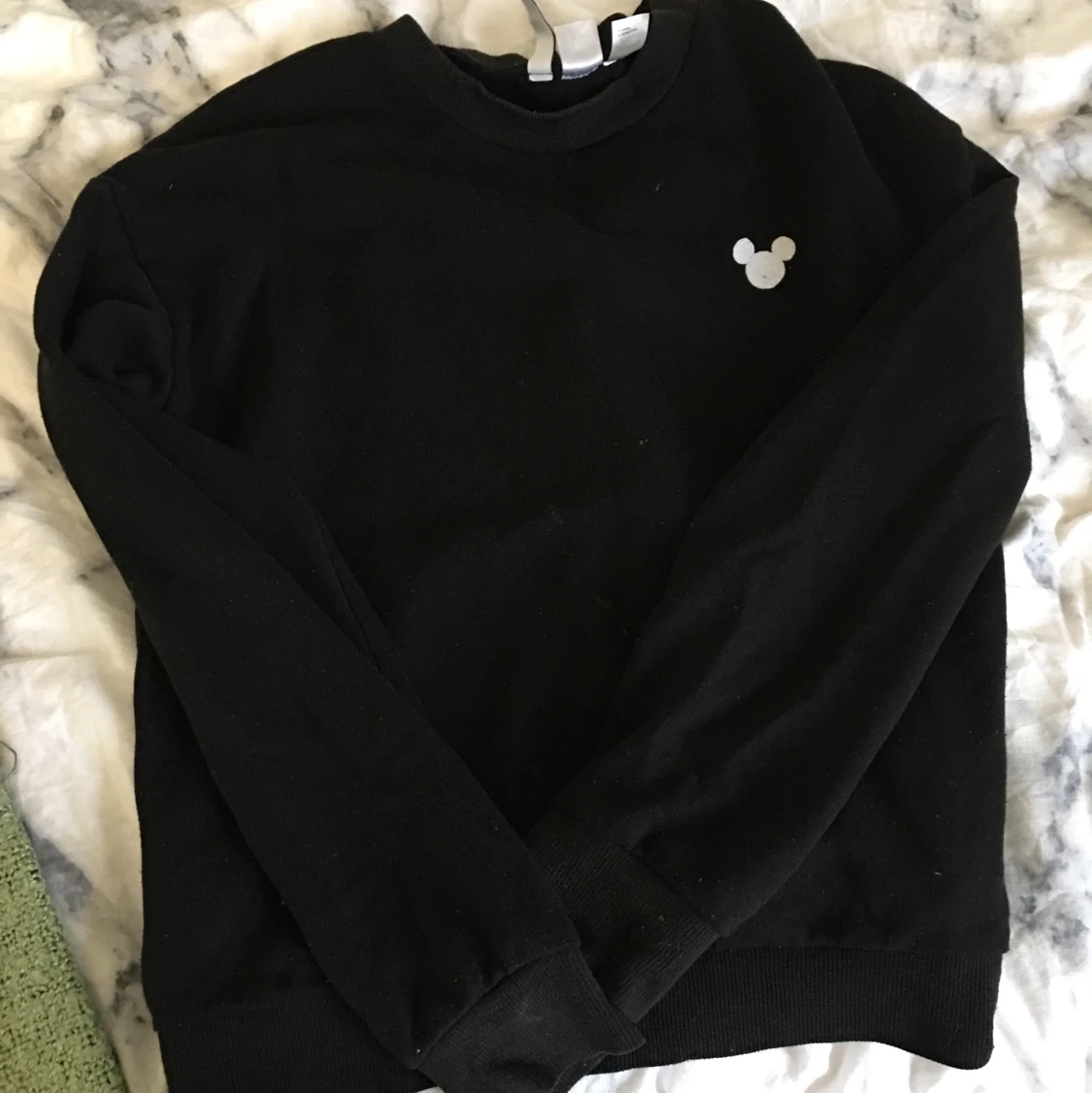 Svart sweatshirt med tryck