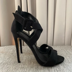 Klackskor - Svarta klackar 🖤🖤🖤  Använda en kväll, klackhöjd 12 cm 