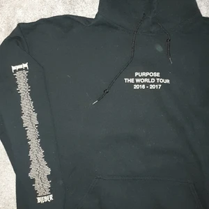 Justin Bieber hoodie, strl XL - Justin Bieber merch köpt på hans hemsida för några år sedan. Fungerar utmärkt till large också! Betala med swish, köpare står för frakt.
