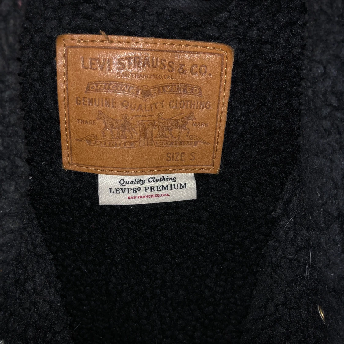 Äkta Levisjacka, varm och skön. Svart. strl:S - 90