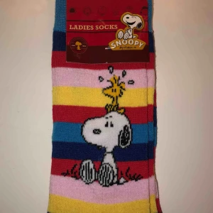  - Originella och unika sockar från showen ”Peanuts” (aka Snobben) Samlarobjekt! Helt nya! FRI FRAKT 