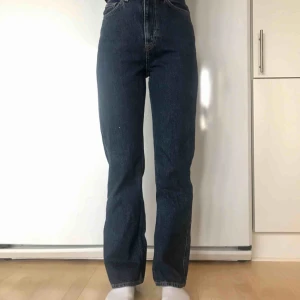  - weekdayjeans knappt använda :) 