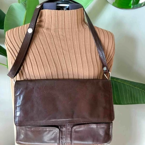  - Superfin och rymlig vintageväska! Köparen står för frakt💕