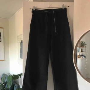  - Superfina culotte byxor från pull & bear. Sitter väldigt bra och har ett fint band i midjan. Tyvärr för små för mig nu så därför säljer jag de vidare.