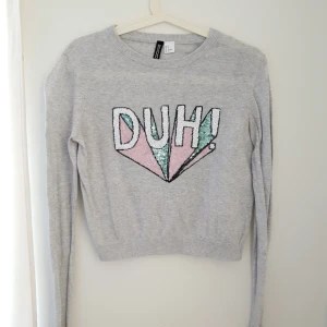  - Grå tröja från h&m.  strl S, använd fåtal gånger och i fint skick