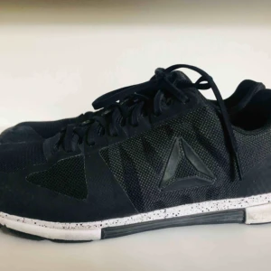  - Säljer ett par Reebok speed i strl 40 i bra skick. 