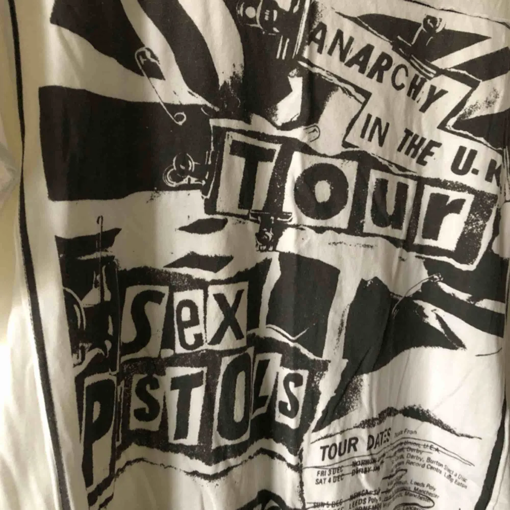 Sex Pistols Tour Tee. Kan hämtas i Uppsala eller skickas mot fraktkostnad . T-shirts.