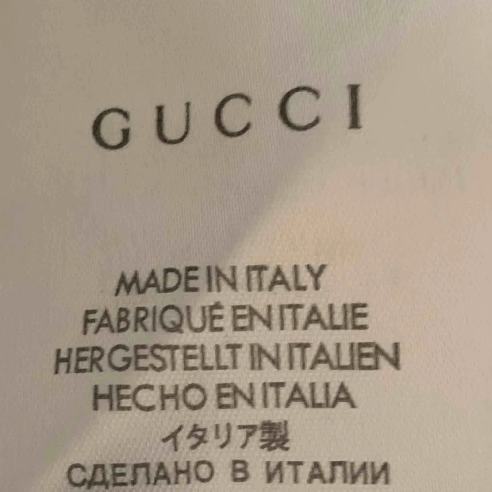 Men's black and multicolor Gucci floral-embroidered satin bomber jacket  Details Width: 45cm Shoulder: 16cm Length: 67cm Sleeve: 58cm  Country of Origin: Italy . Jackor.