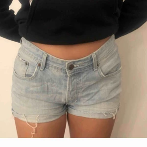  - Jätte snygga shorts men tyvärr för stora, rymliga fickor. 