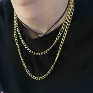  - FRAKT INGÅR. guldig kedja, 106cm kedja & 112cm med spännena. färgen syns bäst på första och andra bilden  🕯✨