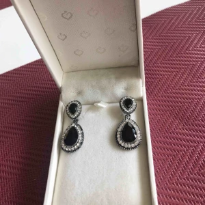  - Oanvänd örhänge