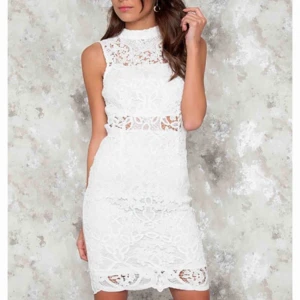  - Helt oanvänd klänning från jfr.  Sitter som en M/L  Nypris 499