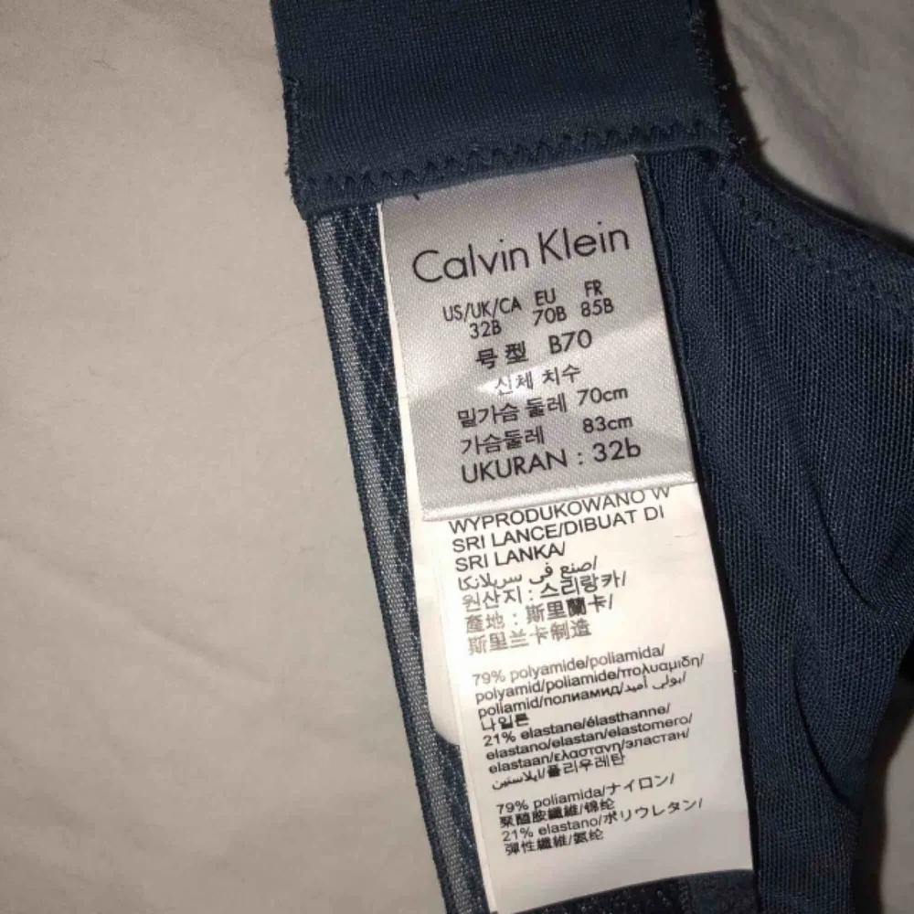 Calvin Klein bh Storlek 70b/32b Aldrig använd Orginalpris: 372kr. Lägg bud . Toppar.