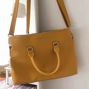  - Fick denna datorväska i julklapp men jag är mer av en ryggsäcktjej, så den kom inte till användning.  350 inkl frakt 