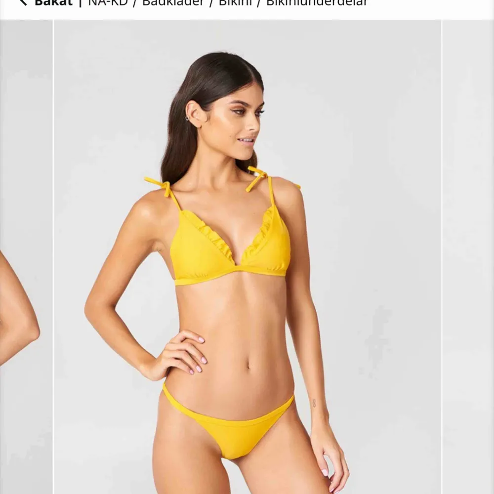 Säljer detta superfina bikini set från NA-KD. Använd förra sommaren men den har tyvärr blivit för liten så nu ligger den bara i garderoben Underdelen är i strl XS och toppen S 60kr för per del, 100kr för båda. köparen står för ev. frakt 🥰 . Övrigt.