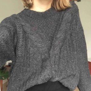  - Stickad tröja från Monki