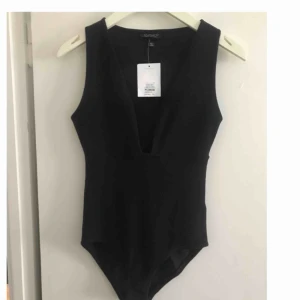  - Helt oanvänd body från topshop 💃🏼 kan mötas upp i Stockholm samt posta,  köparen står då för frakten. 