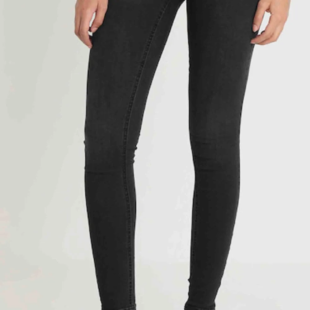 Så snygga gråa jeans! Skulle vara så fina om man till exempel klippte egna hål i!!! Aldrig använda💘💘. Jeans & Byxor.