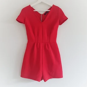  - Superfin och stilren playsuit från Bershka. 