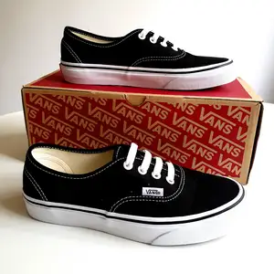 Brand new classic Vans! Have only tried them, so they can sell them. Size EU37, UK4.5, CM23.5.
