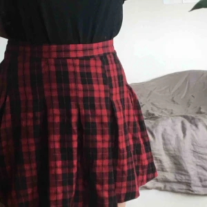  - Använd mycket för några år sedan vilket märks, rätt noppig, men ändå snygg, därav det låga priset. Möts endast upp i Stockholm/Strängnäs/däremellan och fraktar inte!