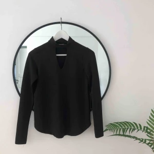  - Festlig topp med polokrage. Säljer för att jag har två stycken (älskar modellen så!) 🌿🌞