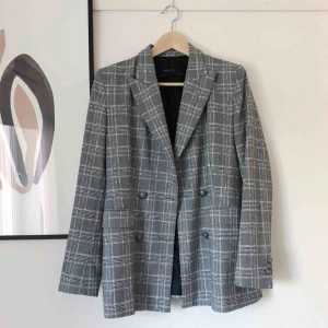  - Upplevs lite mindre i storleken. 