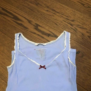  - Ljusblått Oddmolly linne i storlek 1.  Använt skick  Köparen tar hand om frakt 