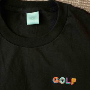 Golfwang T-shirt. ALDRIG ANVÄND! Nyskick! Modell 3D mini logo i svart. Storlek XL. Köpt i den fysiska butiken i Los Angeles