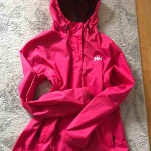 - En superfin HH jacka i fint skick!  Är vind o vattentät! 