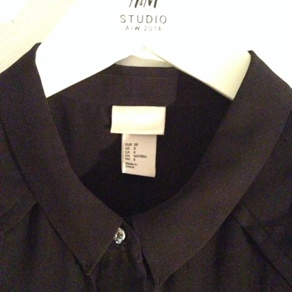 Transparent klänning/tröja från H&M Trend. Översta knappen fin o glittrig!
Knappt använd.  - 1417778289