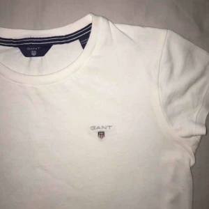  - Barn tröja i gant storlek 134-140 passar säkert en XS (jag har haft en själv under tiden jag hade XS i kläder)  Använd 2 gånger 