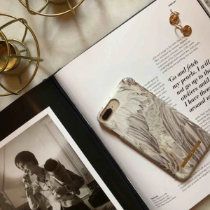  - Skal ifrån Idealofsweden, säljer pga ny telefon. Möts upp i Täby eller TC. Annars betalar du frakten. Passar iPhone 7 och 8 Plus