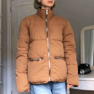  - Jacka från weekday, rak modell. Knappt använd!