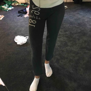  - Mjukisbyxor i bra skick från abercrombie and fitch