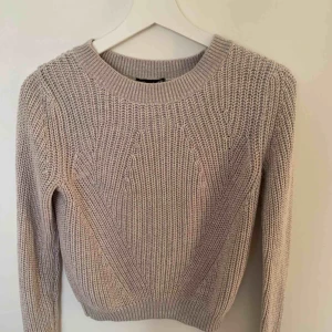  - Stickad mysig tröja aldrig använd 