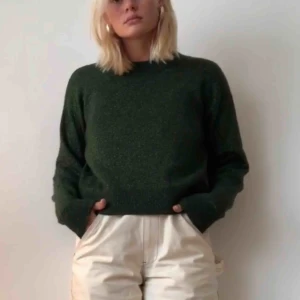  - Grön glittrig stockad (ej sticksig) tröja storlek S köpt från H&M 