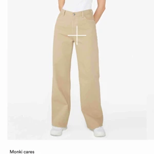  - Jag säljer dessa snygga byxor från Monki. Strl 25, passar en 26 också. Använda fem gånger typ. 250kr (nypris 400). Frakten kostar 63kr