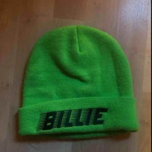  - grön blohsh mössa i fint skick, använd typ 2 gånger! 