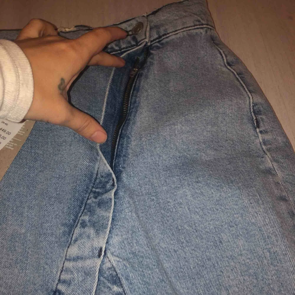 Aldrig använd  Riktigt jeanstyg  Gratis frakt :) . Kjolar.